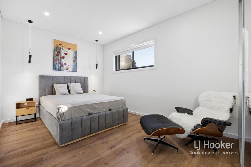 Photo - 19 Stretham Avenue, Picnic Point NSW 2213 - Image 16