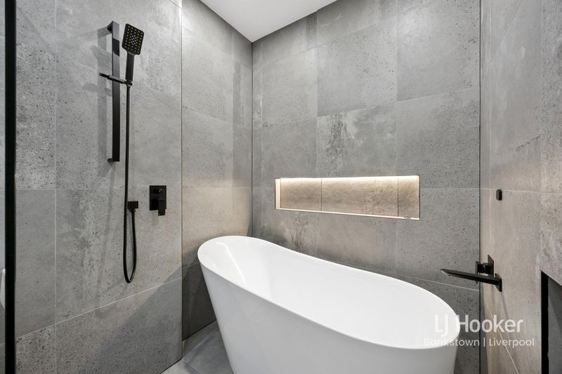 Photo - 19 Stretham Avenue, Picnic Point NSW 2213 - Image 18
