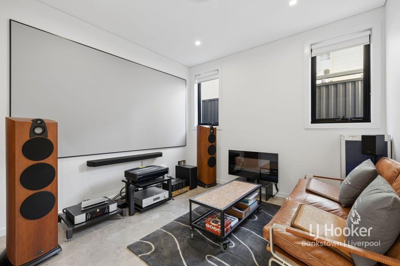 Photo - 19 Stretham Avenue, Picnic Point NSW 2213 - Image 21