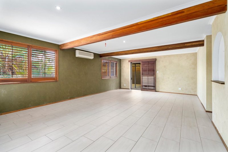 Photo - 19 Stretton Drive, Helensvale QLD 4212 - Image 5