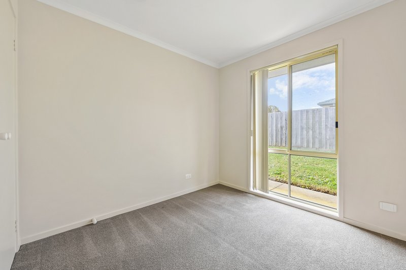 Photo - 19 Summit Court, Hampton Park VIC 3976 - Image 6