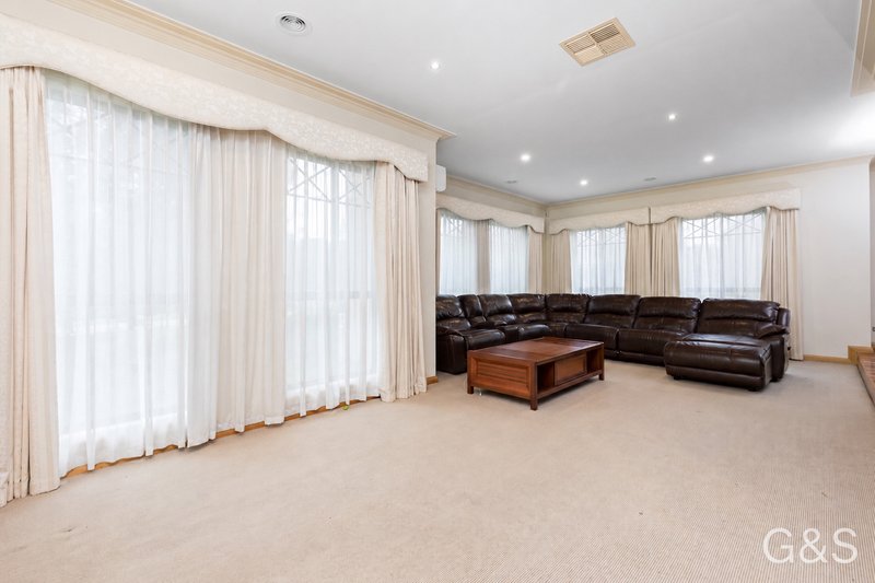 Photo - 19 Sumner Crescent, Point Cook VIC 3030 - Image 4