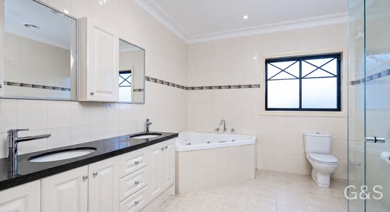 Photo - 19 Sumner Crescent, Point Cook VIC 3030 - Image 9