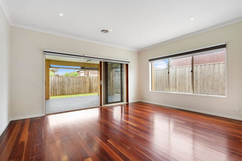 Photo - 19 Suncroft Drive, Lalor VIC 3075 - Image 6