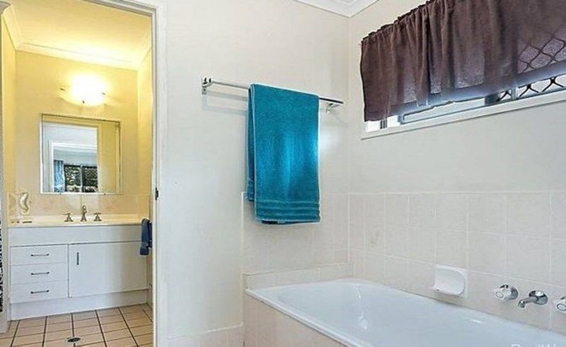 Photo - 19 Sunderland Drive, Bray Park QLD 4500 - Image 6