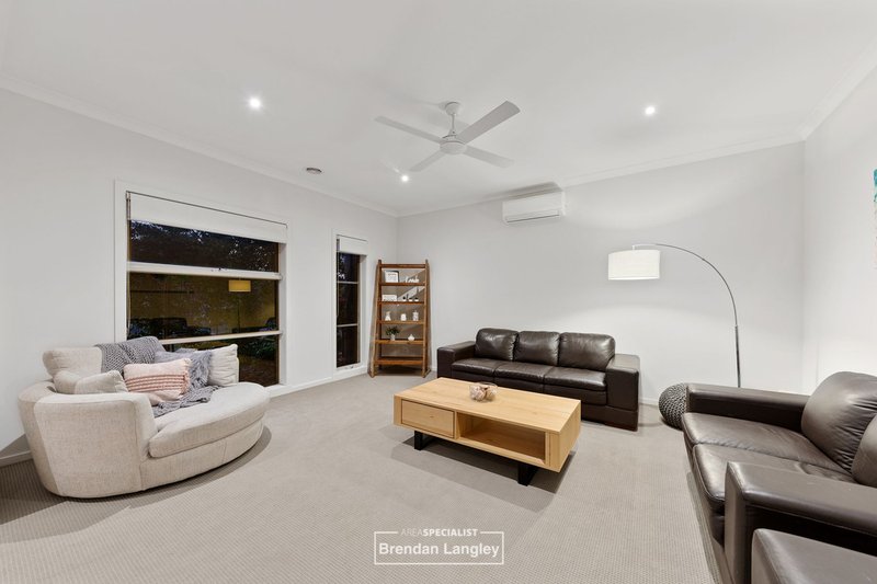 Photo - 19 Sundew Crescent, Pakenham VIC 3810 - Image 9