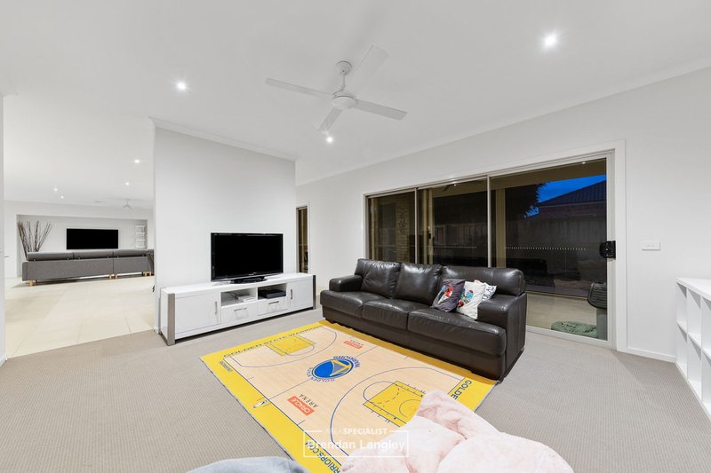 Photo - 19 Sundew Crescent, Pakenham VIC 3810 - Image 10