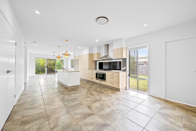 Photo - 19 Sundew Street, New Auckland QLD 4680 - Image 2