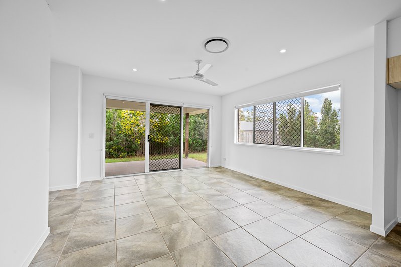 Photo - 19 Sundew Street, New Auckland QLD 4680 - Image 6