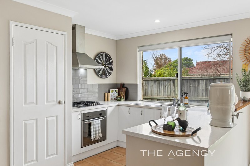 Photo - 19 Sunray Circle, Ellenbrook WA 6069 - Image 2