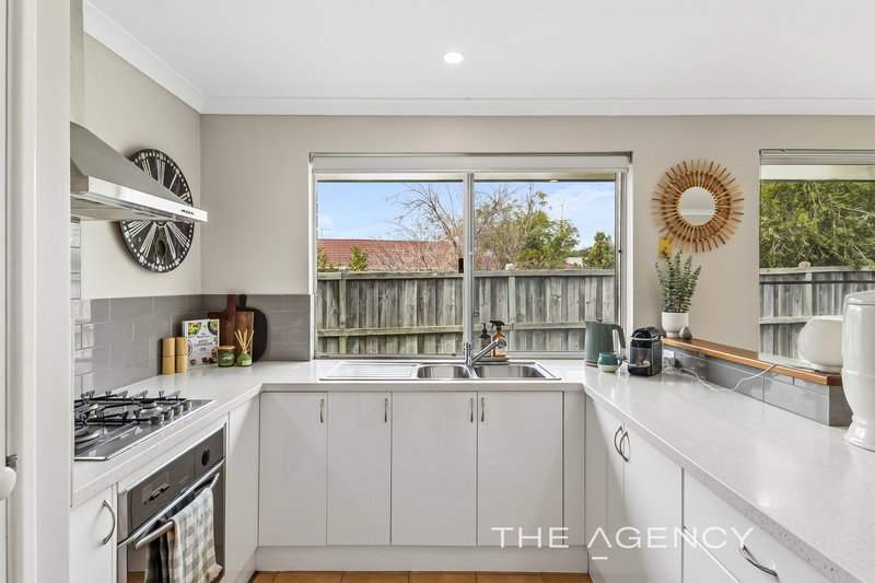 Photo - 19 Sunray Circle, Ellenbrook WA 6069 - Image 3