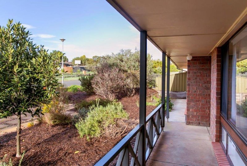 Photo - 19 Surreyville Grove, Old Reynella SA 5161 - Image 3