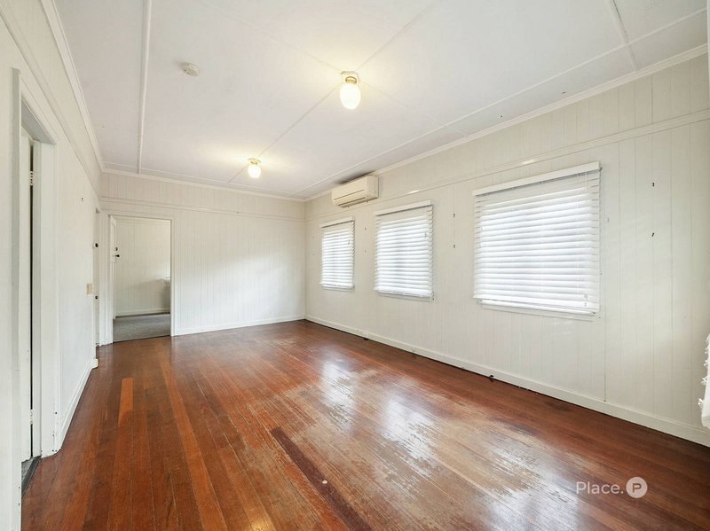 Photo - 19 Sutton Street, Redcliffe QLD 4020 - Image 7