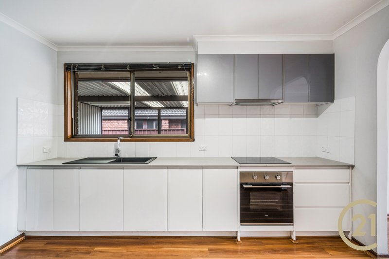Photo - 19 Swinborne Crescent, Wetherill Park NSW 2164 - Image 6