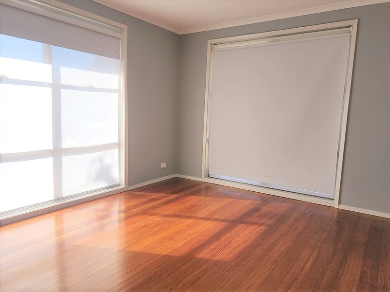 Photo - 19 Talintyre Road, Sunshine West VIC 3020 - Image 4