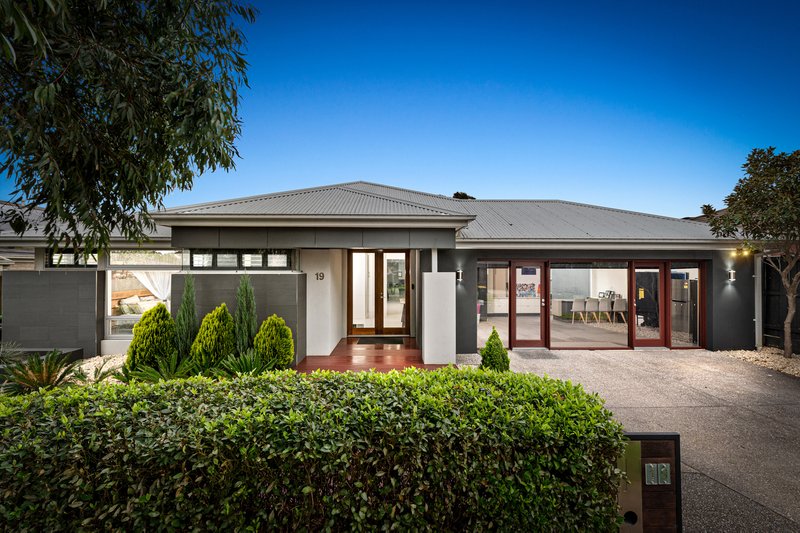 19 Tangelo Grove, Mernda VIC 3754