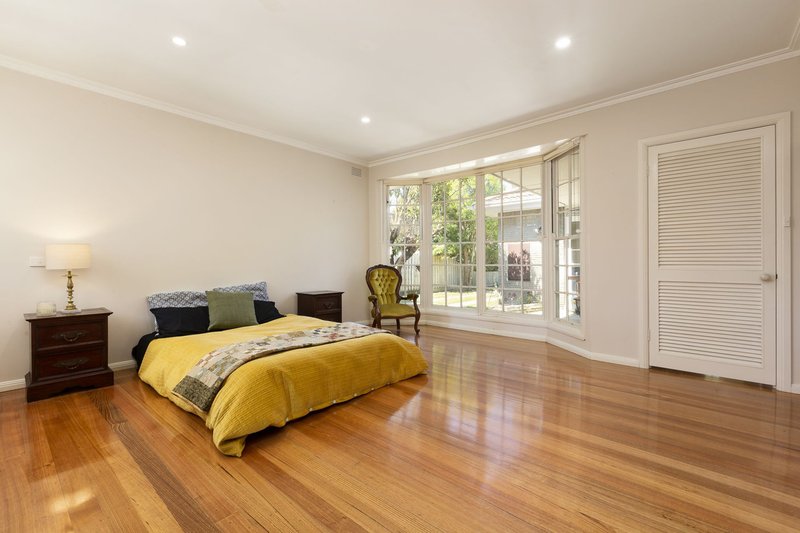 Photo - 19 Tarella Drive, Mount Waverley VIC 3149 - Image 6