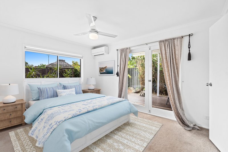 Photo - 19 Tekapo Street, Broadbeach Waters QLD 4218 - Image 3