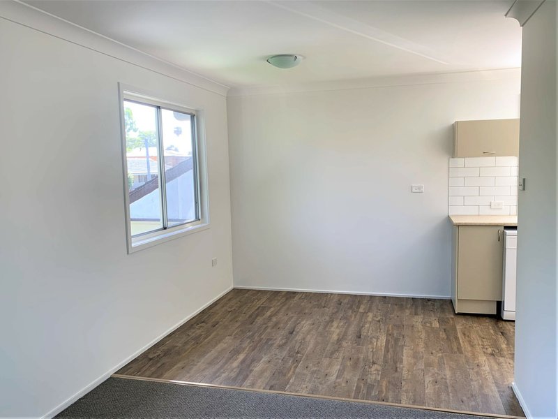 Photo - 1/9 Tenth Avenue, Budgewoi NSW 2262 - Image 5