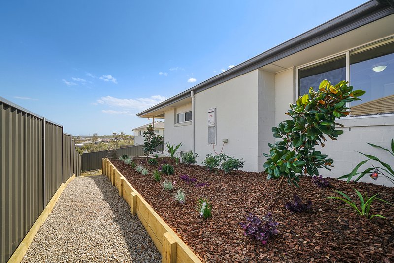 Photo - 19 Tenyo Street, Cameron Park NSW 2285 - Image 18