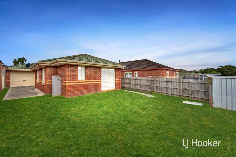 Photo - 19 The Glade, Hampton Park VIC 3976 - Image 10