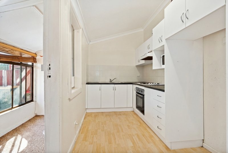 Photo - 19 Third Avenue, Port Kembla NSW 2505 - Image 2