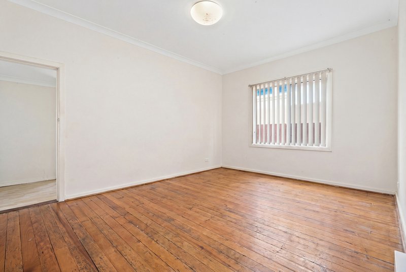 Photo - 19 Third Avenue, Port Kembla NSW 2505 - Image 3