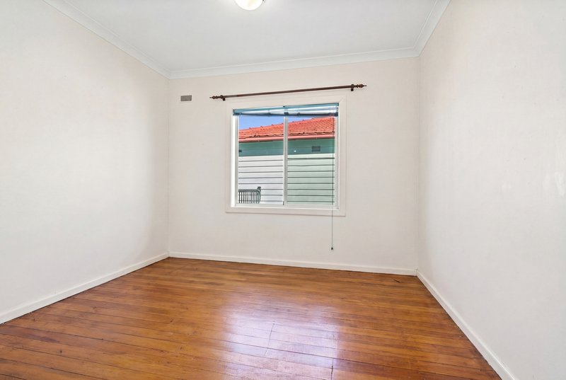 Photo - 19 Third Avenue, Port Kembla NSW 2505 - Image 4