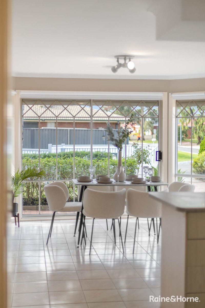 Photo - 19 Thistle Court, Delahey VIC 3037 - Image 4