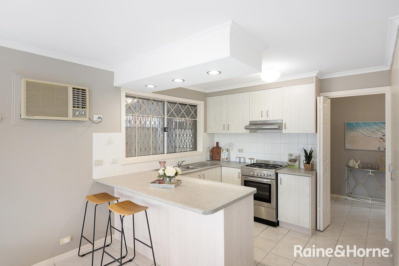 Photo - 19 Thistle Court, Delahey VIC 3037 - Image 5