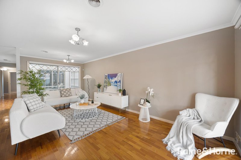 Photo - 19 Thistle Court, Delahey VIC 3037 - Image 6