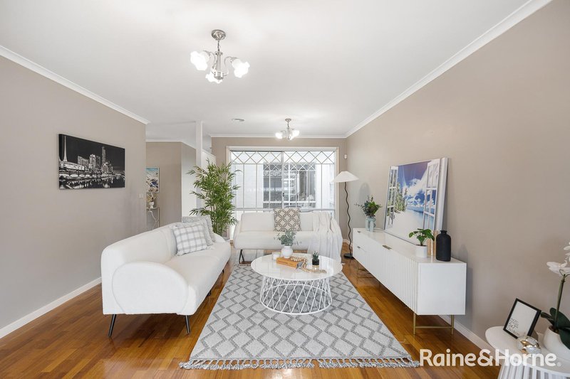 Photo - 19 Thistle Court, Delahey VIC 3037 - Image 7