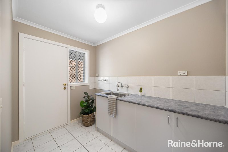 Photo - 19 Thistle Court, Delahey VIC 3037 - Image 15