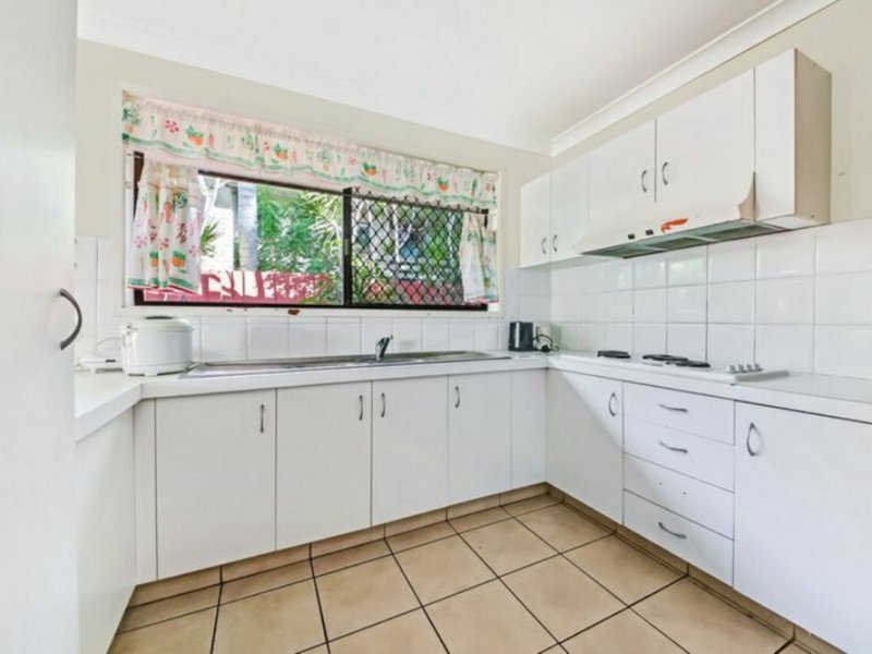 Photo - 19 Thomas Drive, Chevron Island QLD 4217 - Image 10