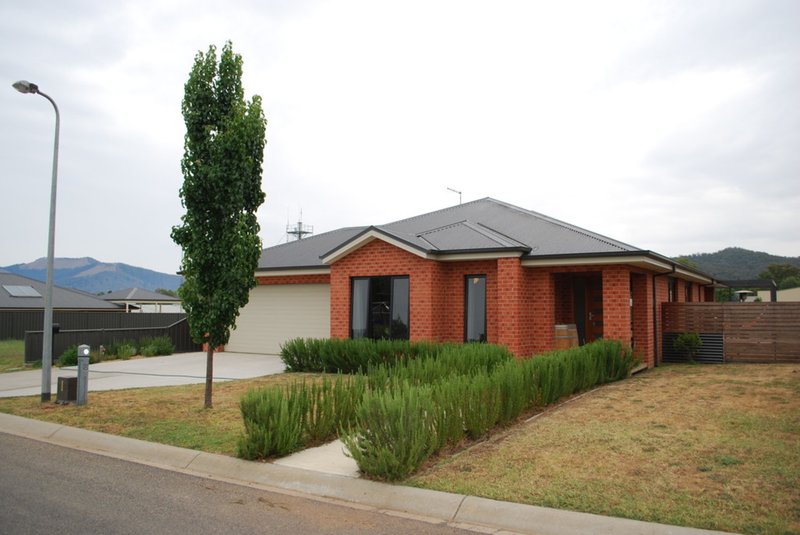 Photo - 19 Toner Avenue, Myrtleford VIC 3737 - Image 17