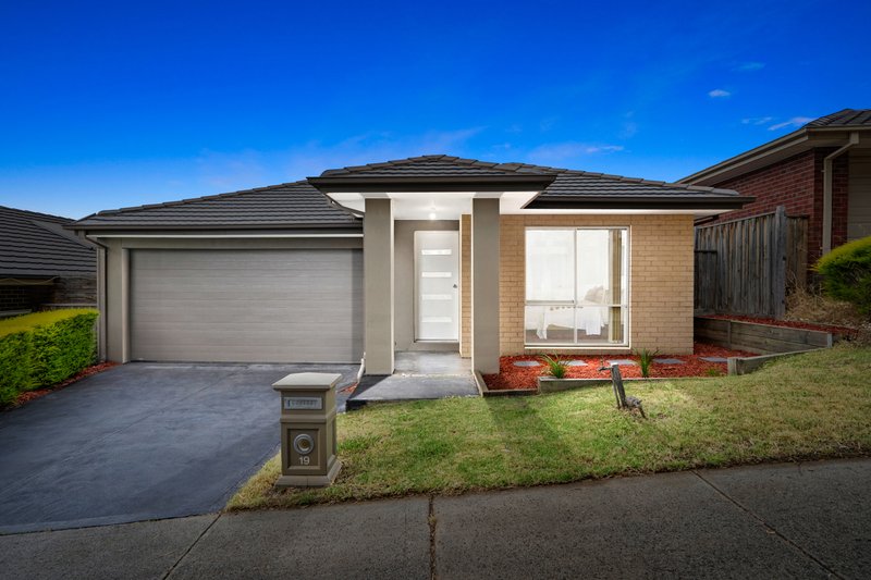 19 Tooradin Crescent, Doreen VIC 3754