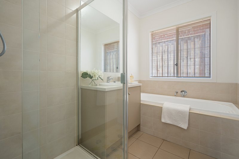 Photo - 19 Tooradin Crescent, Doreen VIC 3754 - Image 10