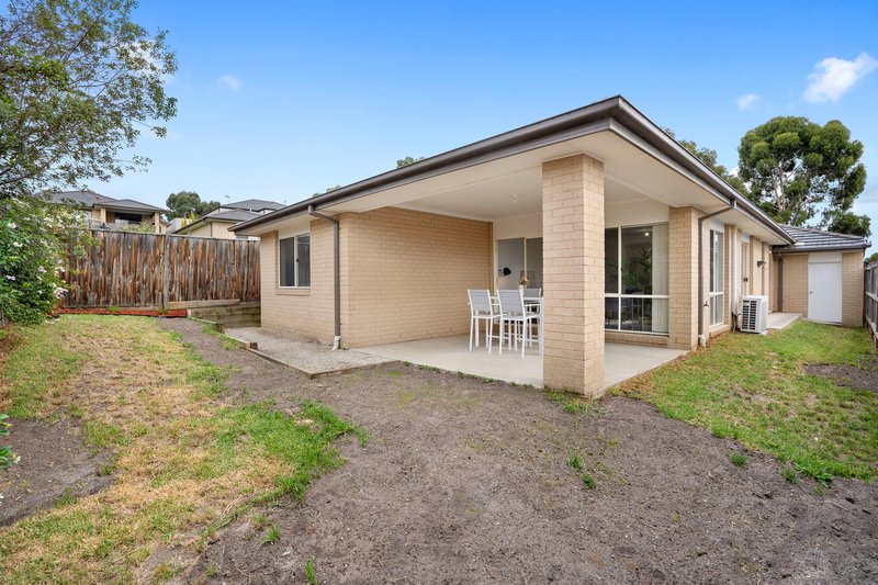 Photo - 19 Tooradin Crescent, Doreen VIC 3754 - Image 12