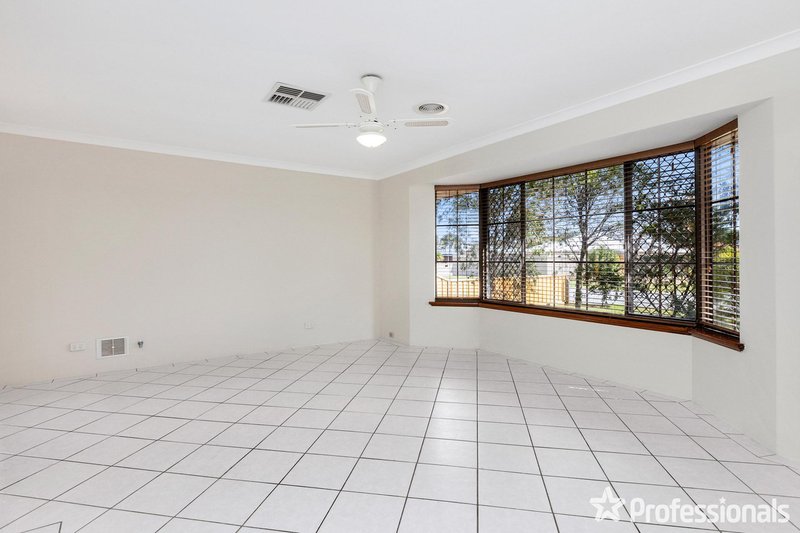 Photo - 19 Torcross Street, Warnbro WA 6169 - Image 9