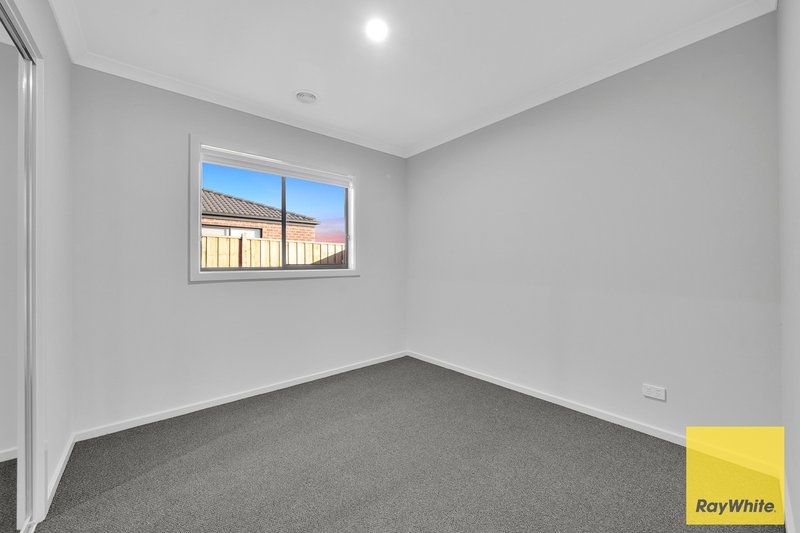 Photo - 19 Trondheim Street, Rockbank VIC 3335 - Image 6