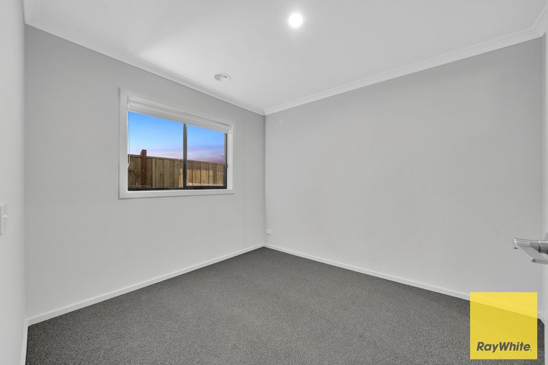 Photo - 19 Trondheim Street, Rockbank VIC 3335 - Image 7