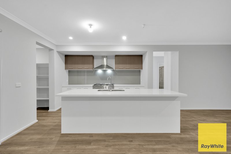 Photo - 19 Trondheim Street, Rockbank VIC 3335 - Image 11