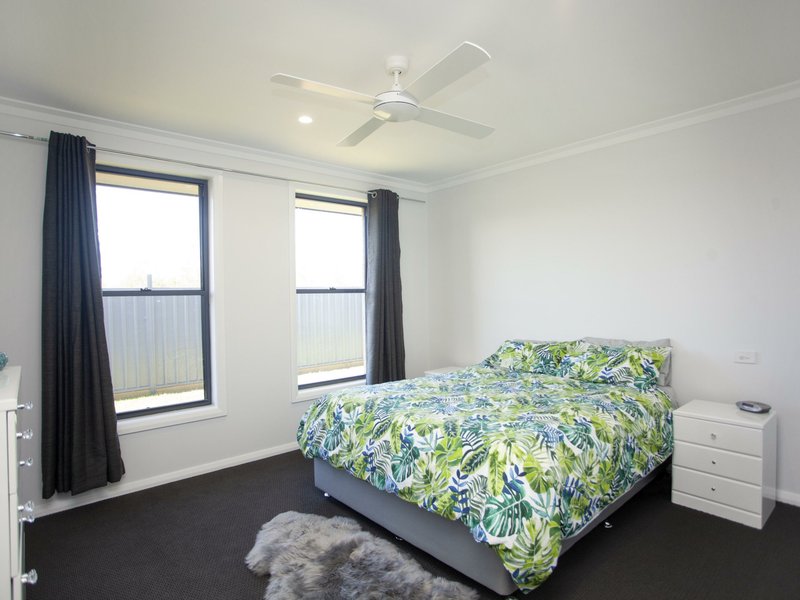 Photo - 19 Tropicbird Crescent, Old Bar NSW 2430 - Image 8