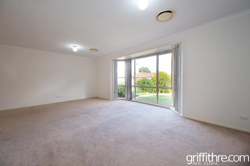 Photo - 19 Tubbo Crescent, Griffith NSW 2680 - Image 2