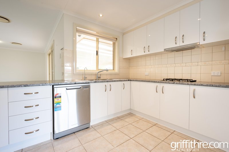 Photo - 19 Tubbo Crescent, Griffith NSW 2680 - Image 6