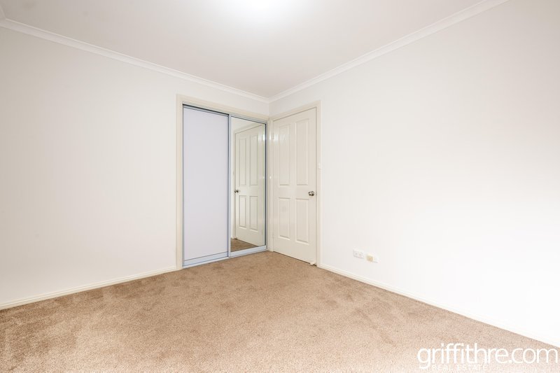 Photo - 19 Tubbo Crescent, Griffith NSW 2680 - Image 8