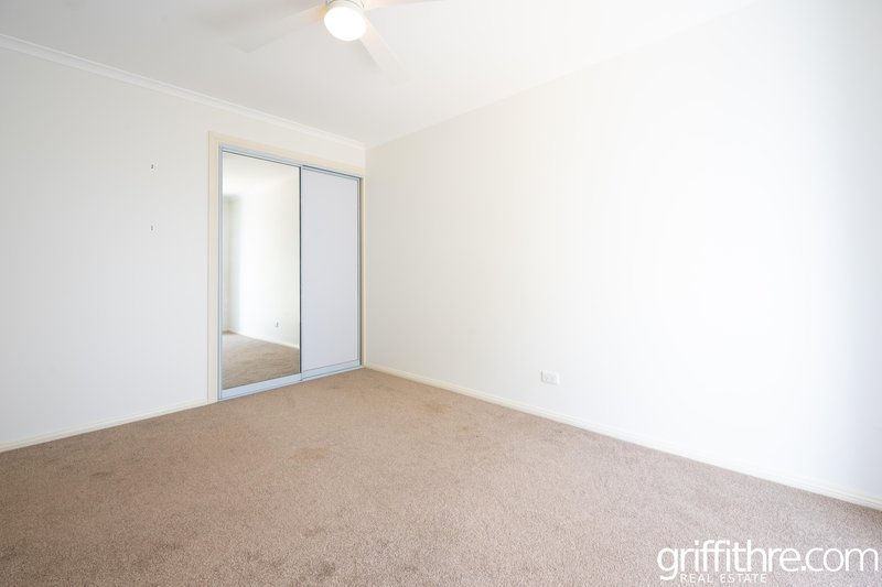 Photo - 19 Tubbo Crescent, Griffith NSW 2680 - Image 9