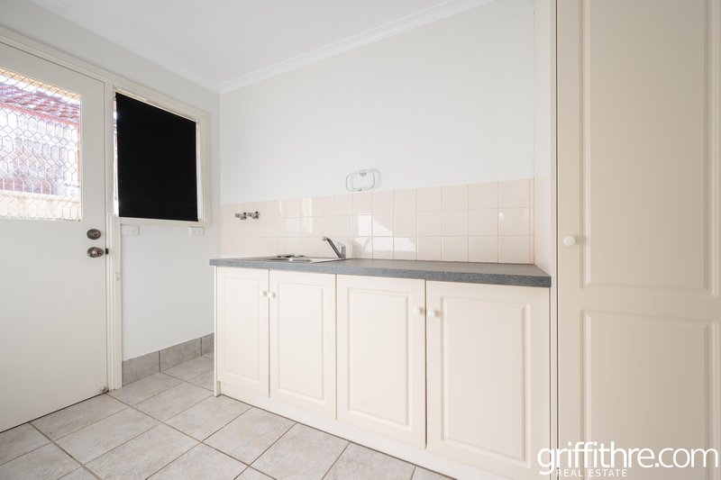 Photo - 19 Tubbo Crescent, Griffith NSW 2680 - Image 14