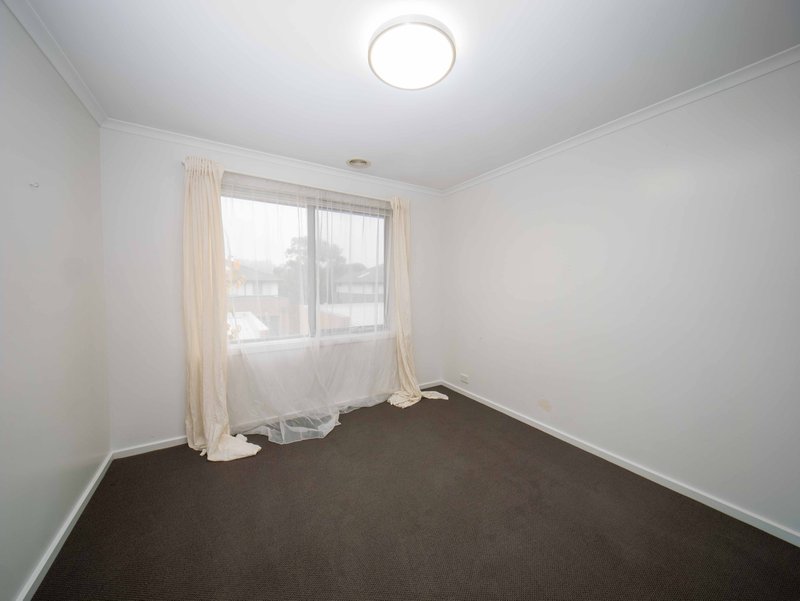 Photo - 19 Valley Park Boulevard, Westmeadows VIC 3049 - Image 5