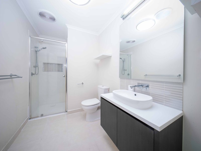 Photo - 19 Valley Park Boulevard, Westmeadows VIC 3049 - Image 7